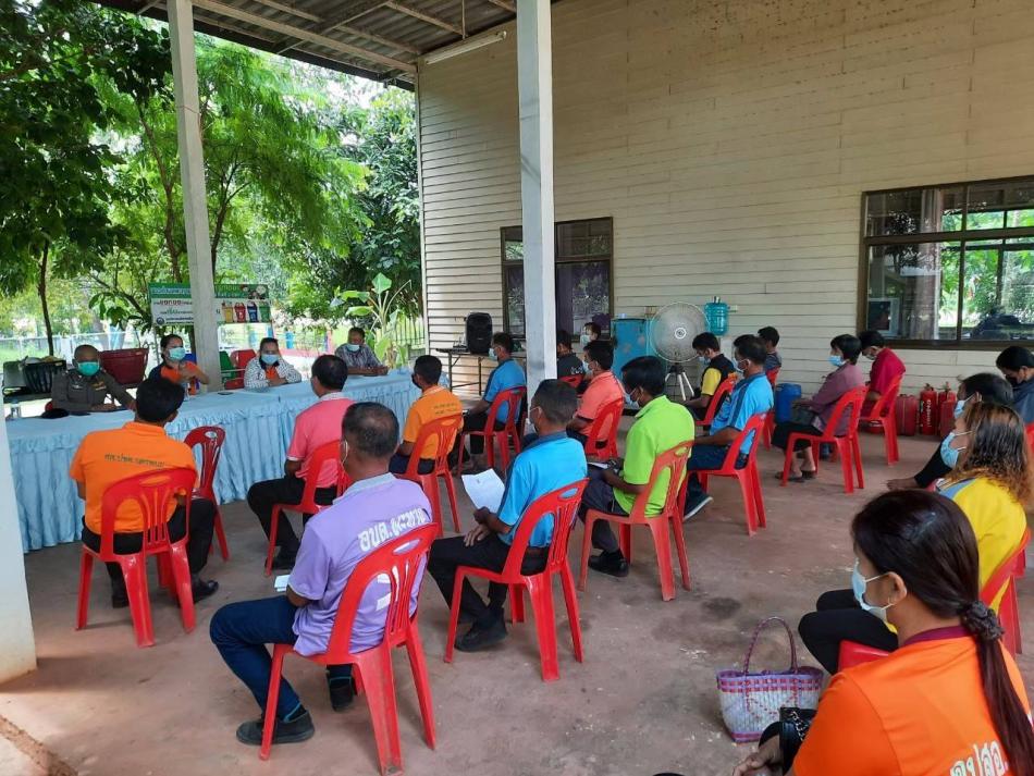 อบต.พะทาย ประชุมส่วนราชการในตำบล กำนัน ผญ อสม ป้องกันโรคโควิด 